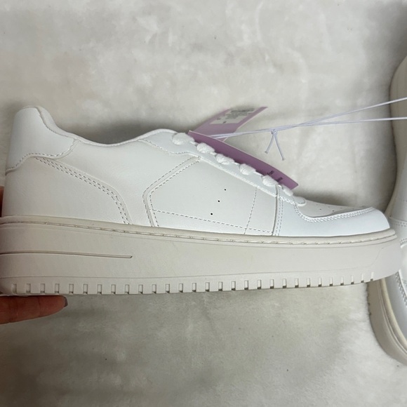 Wild Fable Classic White Sneakers - Picture 4 of 9